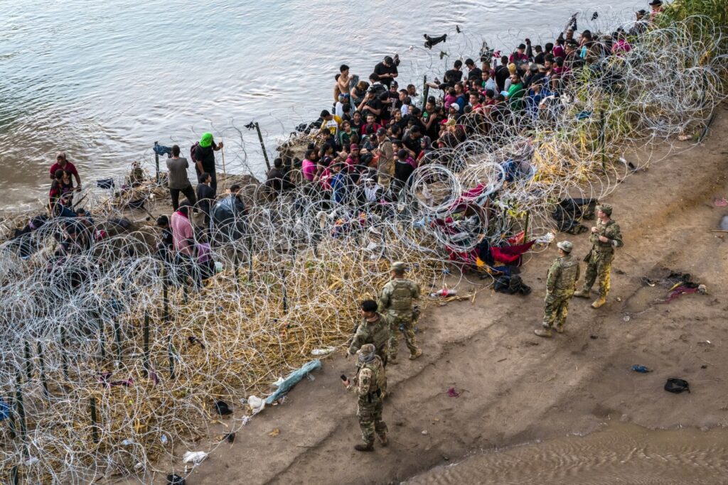 US southern border crossings increase