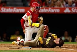 Cronenworth Hit in Face by 96 mph Pitch, Plays On